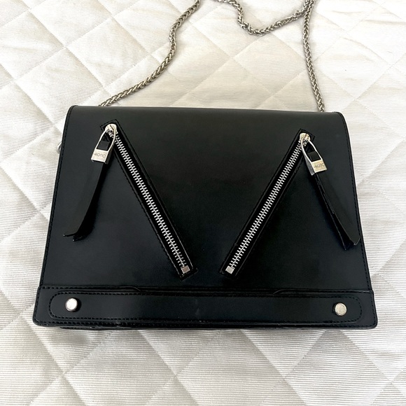 Stylish Black vegan leather Shoulder Bag silver metal chain strap two zippers - Picture 5 of 9